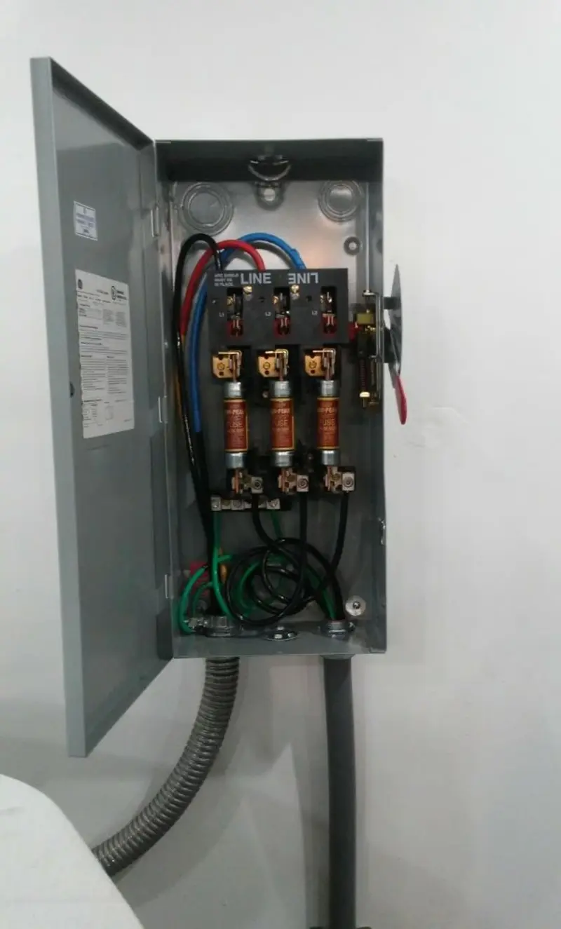 Three-phase disconnect switch installed for Smoke Detector Installation in Smith